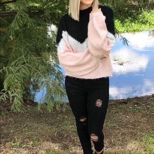 blogger fuzzy sweater / size large